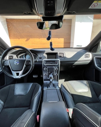 Volvo V60 cena 57700 przebieg: 238000, rok produkcji 2018 z Dąbie małe 22